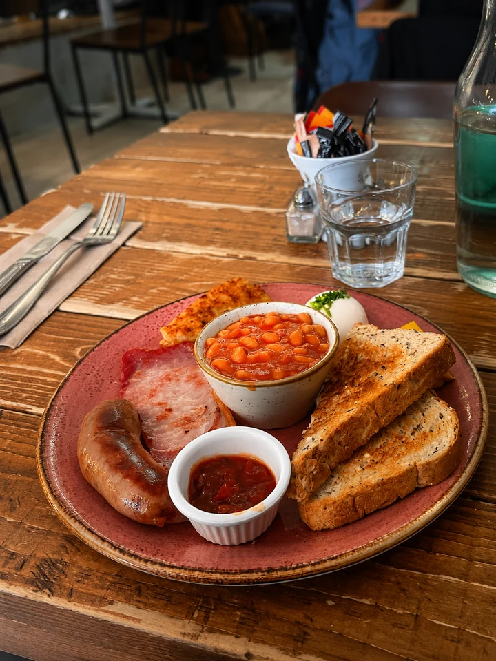 A full breakfast with sausage, bacon, beans, toast and hash brown at Wheldrakes